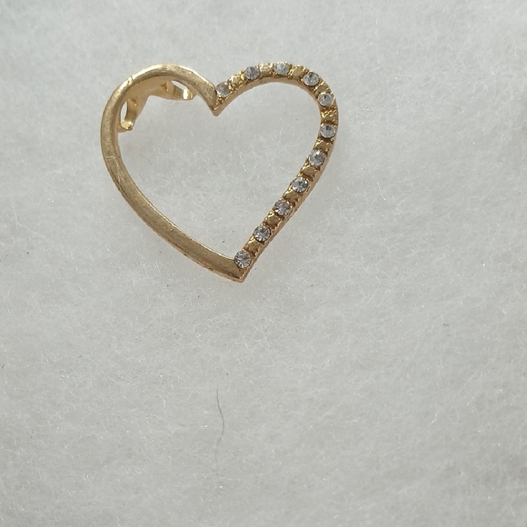 Elegant Gold Heart-Shaped Charm - Picture 1 of 6